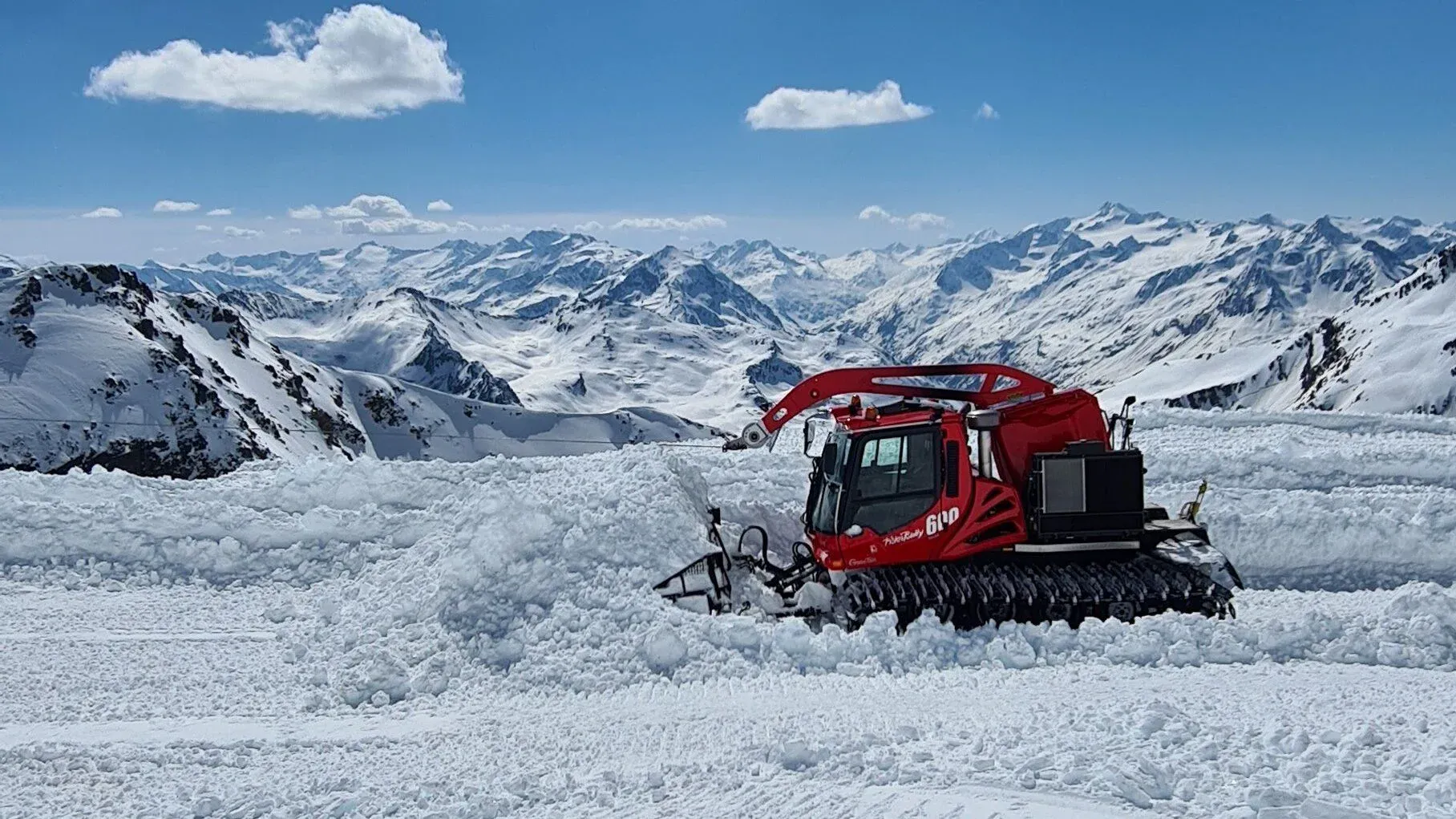 Year-Round Power for the Slopes: - PistenBully
